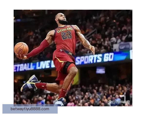 詹姆斯回顾生涯三大高光瞬间世纪封盖扣翻特里东决入选